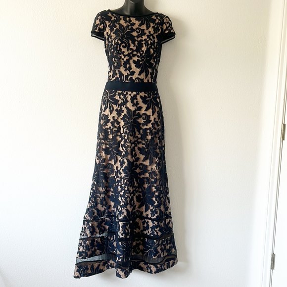 Tadashi Shoji Dresses & Skirts - Tadashi Shoji Embroidered Long Lace Cap Sleeve Gown